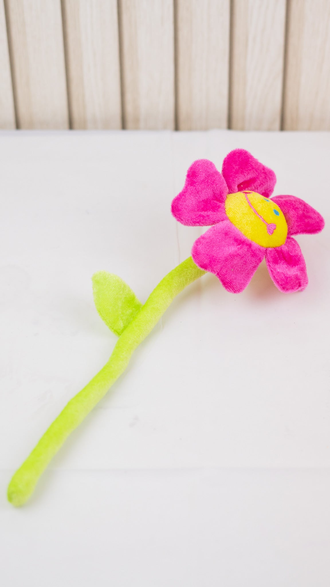 Flor flexible de peluche con carita feliz