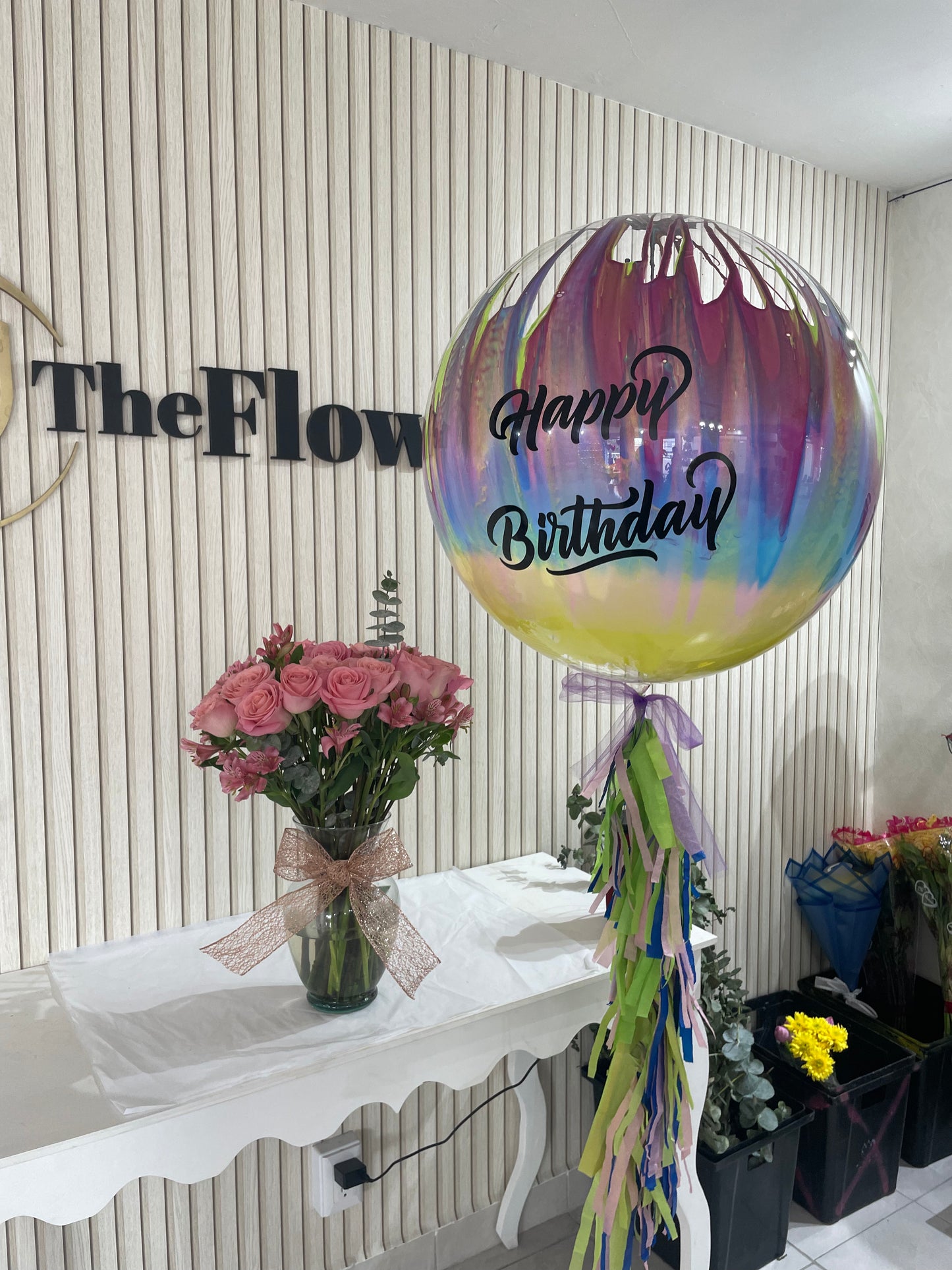 Globo + jarrón de rosas