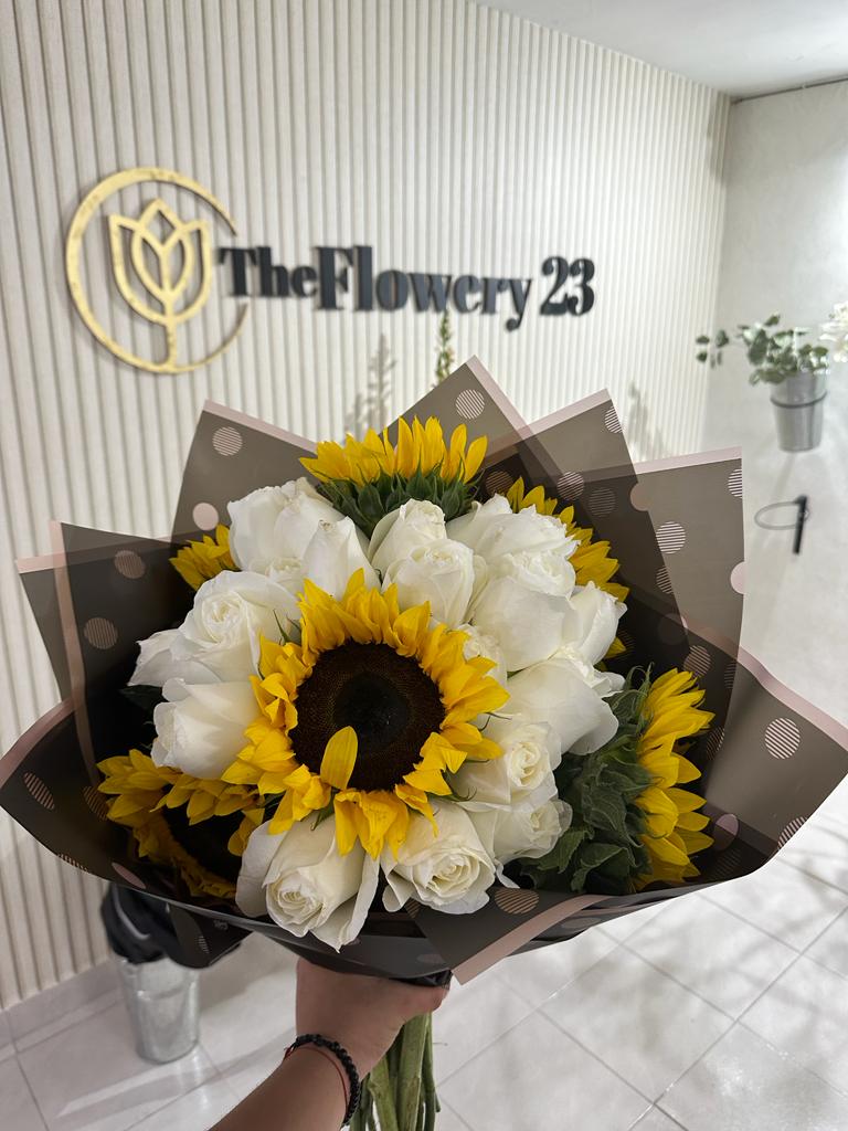 Girasoles y rosas