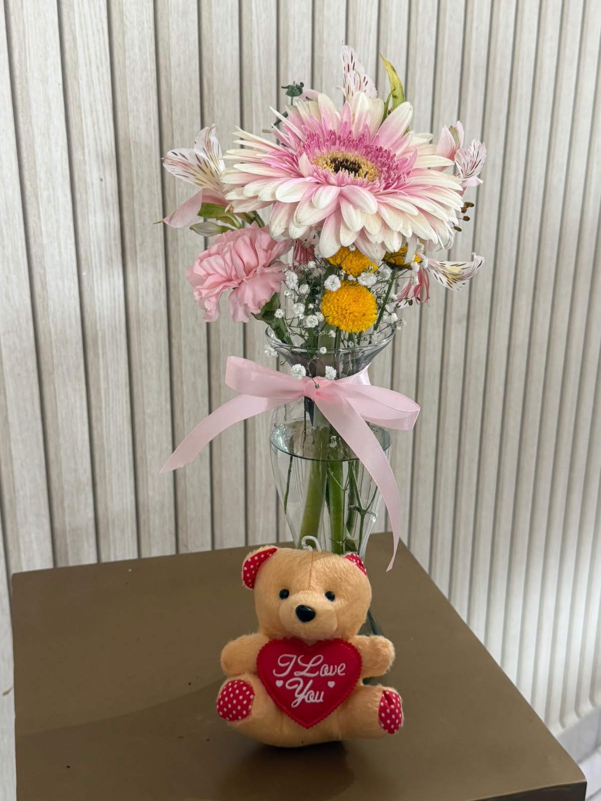 Jarrón con Gerbera + Mini Oso