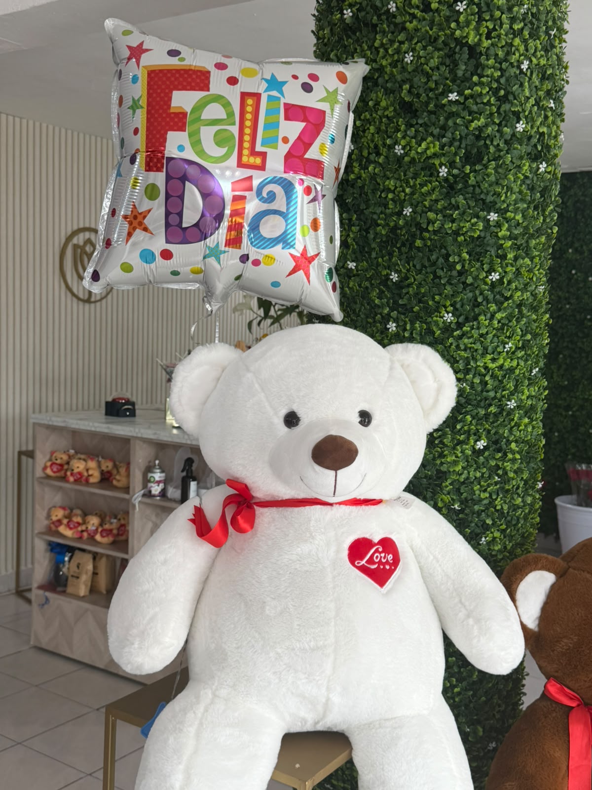 Oso Gigante + Globo Metálico