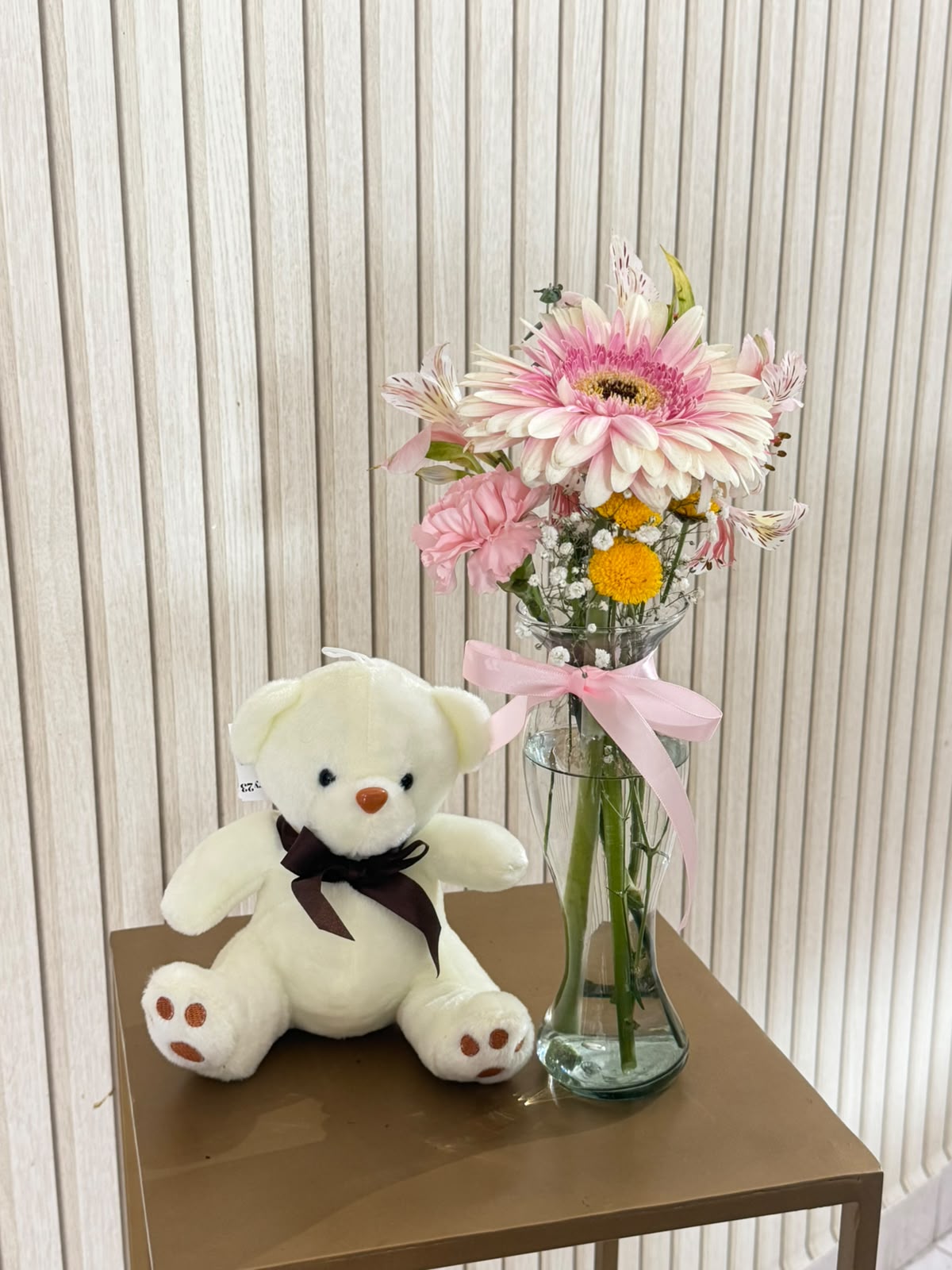 Peluche + Jarrón con Gerbera
